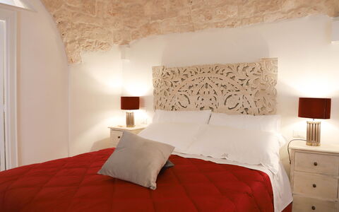 Country Trullo Verde, Wifi, Alberobello: Møbel, Ejendom, Komfort, Bygning, Træ, Lampe, Textile, Indretning, Belysning, Seng