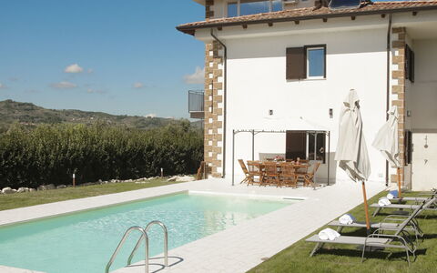 Villa Mariarosaria - Dimora Esclusiva con Piscina: Svømmepøl, Estate, Gård, Villa, Stuehus, Backyard, Udvej, Dagslys, Gårdsplads, Eco Hotel