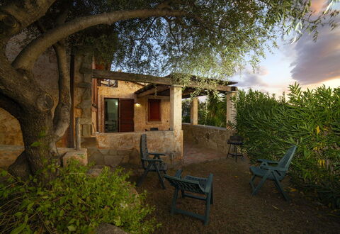 Villino Trilocale Apartments Seaside: Møbel, Have, Skygge, Udendørs Møbler, Backyard, Landscaping, Bejdse, Udendørs Struktur, Stol, Hacienda