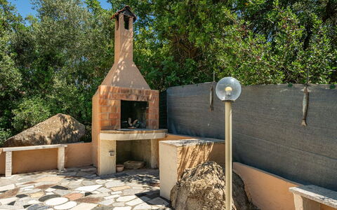 Doxina: Have, Flise, Backyard, Skygge, Landscaping, Murværk Oven, Udendørs Struktur