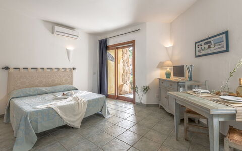 Casa D'orso Green Village Sardegna: Møbel, Ejendom, Billedramme, Indretning, Belysning, Bord, Træ, Arkitektur, Etage, Væg