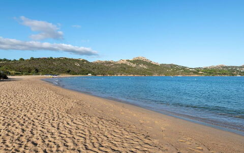 Casa Faro Green Village Sardegna: Vand, Sky, Himmel, Vandressourcer, Azure, Strand, Træ, Naturlige Landskab, Coastal Og Oceaniske Landskabsformer, Bank