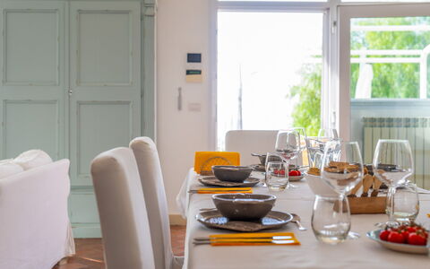 Villa Solemare: Møbel, Indretning, Bordservice, Bord, Spisestue, Stol, Køkken & Spisebord, Textile, Hjem, Værelse