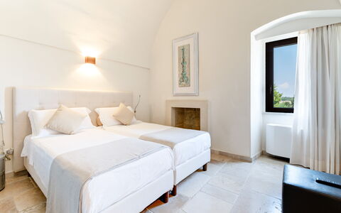 Masseria Ceratonia: Gulvbelægning, Soveværelse, Etage, Indretning, Loft, Møbel, Seng, Sengetøj, Sengetøj, Bed Frame