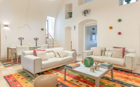 Masseria Ceratonia: Møbel, Indretning, Gulvbelægning, Couch, Væg, Etage, Stue, Træ, Loft, Værelse