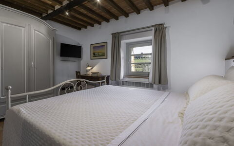 Il Borgo, Borgo Campassini, Monteriggioni: Møbel, Indretning, Soveværelse, Loft, Seng, Værelse, Etage, Hjem, Gulvbelægning, Belysning