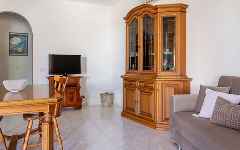 Remo: Møbel, Indretning, Gulvbelægning, Træ, Etage, Værelse, Stue, Cabinetry, Belysning, Hjem