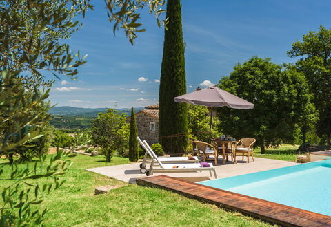 Terra Quercus: Svømmepøl, Have, Udendørs Møbler, Landscaping, Estate, Stuehus, Eco Hotel, Udvej, Lawn, Villa