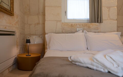 Trullo Brenda: Indretning, Soveværelse, Sengetøj, Sengetøj, Seng, Loft, Bed Frame, Sengetøj, Pude, Throw Pillow
