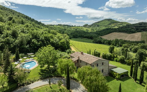Podere Monti: Estate, Have, Villa, Hacienda, Mansion, Eco Hotel, Plantation, Backyard, Stuehus, Gårdsplads