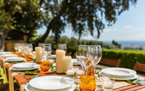 Villa Cerreta: Bordservice, Bord, Møbel, Drinkware, Mad, Dug, Serveware, Barware, Glasservice, Plade