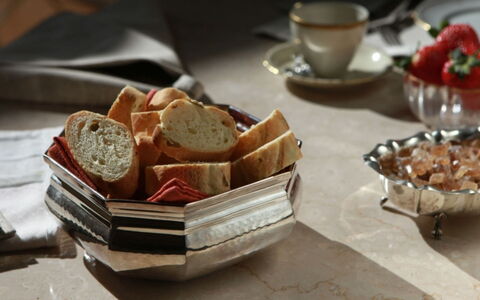 Villa le Selve: Bordservice, Serveware, Tallerkner, Plade, Mad