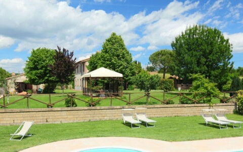 Podere dei Limoni: Træ, Svømmepøl, Udvej, Udendørs Møbler, Estate, Eco Hotel, Have, Skygge, Lawn