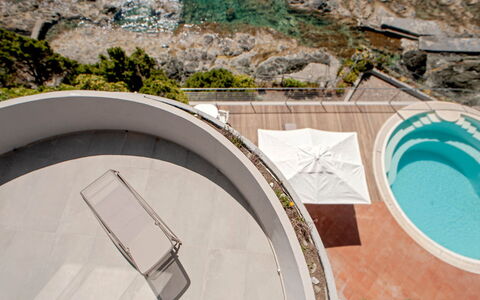 Villa Baia al Mare: Svømmepøl, Udvej, Hav, Ocean, Jacuzzi, Hotel, Kyst, Altan, Ferieby