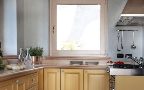 Villa Garda: Træ, Køkken, Indretning, Countertop, Hjem, Gulvbelægning, Køkkenvask, Cabinetry, Køkken Apparat, Tap