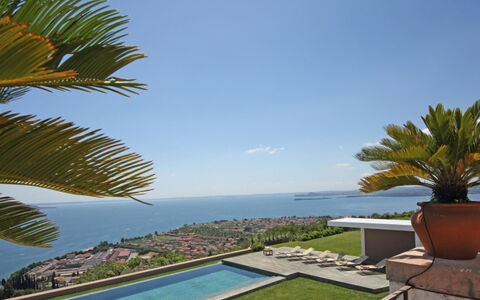 Villa Garda: Hav, Coastal Og Oceaniske Landskabsformer, Boligområde, Kyst, Ocean, Udvej, Estate, Eco Hotel, Ferieby, Svømmepøl
