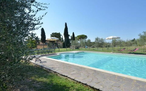 Villa Il Poggio: Svømmepøl, Estate, Udendørs Møbler, Hacienda, Have, Landscaping, Villa, Backyard, Gård, Lawn