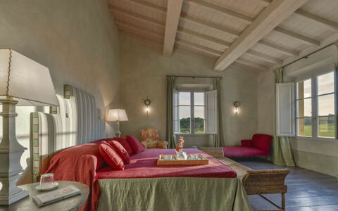 Villa Il Serraglio: Møbel, Indretning, Hjem, Værelse, Soveværelse, Seng, Lampe, Pude, Loft, Stol