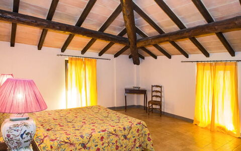 Cascina del Castello: Indretning, Etage, Gulvbelægning, Loft, Møbel, Sengetøj, Værelse, Seng, Soveværelse, Udvej