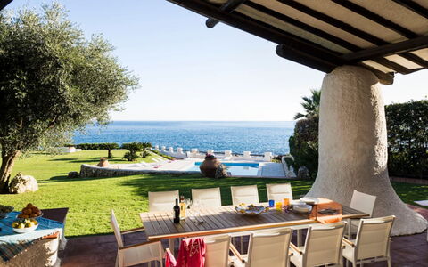 Villa Luna Blu: Blå, Møbel, Udendørs Møbler, Hav, Skygge, Udvej, Kyst, Ocean, Fritid, Eco Hotel