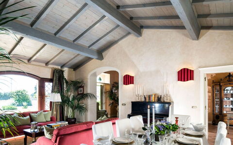 Villa del Sirio: Indretning, Møbel, Loft, Gulvbelægning, Hjem, Belysning, Bord, Stol, Etage, Stue