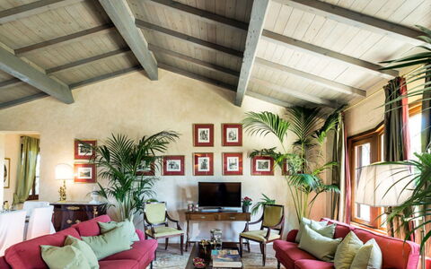 Villa del Sirio: Møbel, Indretning, Loft, Couch, Gulvbelægning, Belysning, Bord, Stue, Hjem, Etage