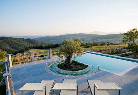 Villa Rufeno: Landskab, Bakke, Bjergkæde, Udendørs Møbler, Svømmepøl, Hill Station, Eco Hotel, Udvej, Landscaping, Estate