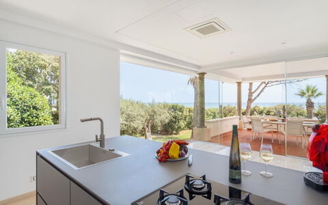 Villa delle Palme: Køkken, Countertop, Indretning, Gulvbelægning, Køkken Apparat, Møbel, Hjem, Etage, Loft, Arkitektur