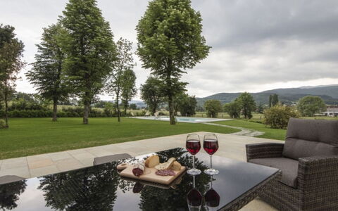 Villa Sara: Møbel, Landskab, Udendørs Møbler, Almindeligt, Have, Udendørs Bord, Lawn, Stol, Landscaping, Parkere
