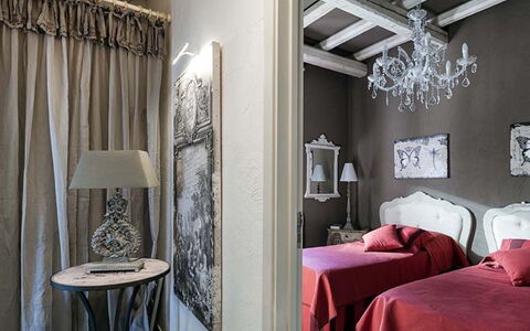 Villa della Laguna: Møbel, Væg, Indretning, Soveværelse, Seng, Textile, Sengetøj, Værelse, Sengetøj, Loft