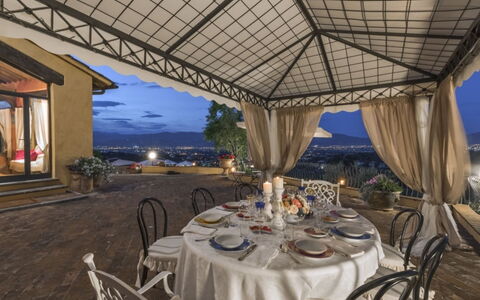 Villa Lucente: Stol, Villa, Udendørs Struktur, Eco Hotel, Altan, Hotel, Gårdsplads, Stueplante, Hacienda, Baldakin