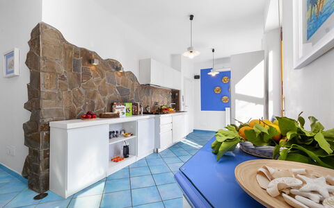 Villa Flora: Gulvbelægning, Indretning, Loft, Etage, Køkken, Countertop, Værelse, Lejlighed, Flise, Større Bandage