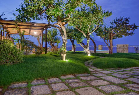 Villa Gilda: Natur, Have, Busk, Landskab, Skygge, Landscaping, Lawn, Walkway, Gård