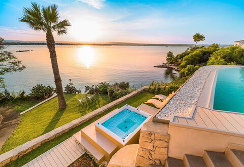 Villa Vernissage: Blå, Vand, Krop Af Vand, Svømmepøl, Coastal Og Oceaniske Landskabsformer, Udvej, Kyst, Hav, Sø, Fritid