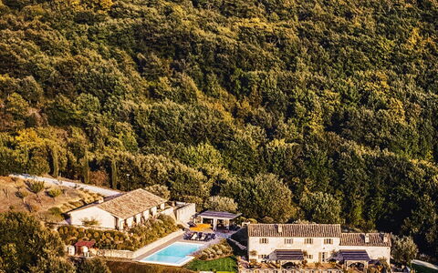 Villa Collinette: Svømmepøl, Boligområde, Landskab, Estate, Udvej, Menneskelig Bosættelse, Fugleperspektiv, Eco Hotel, Luftfotografering, Forstad
