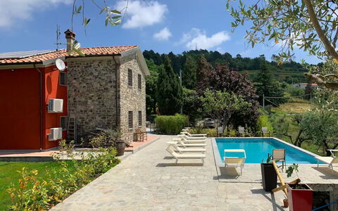 Villa Sarzana: Svømmepøl, Hus, Boligområde, Udvej, Hjem, Udendørs Møbler, Sommerhus, Estate, Eco Hotel, Backyard