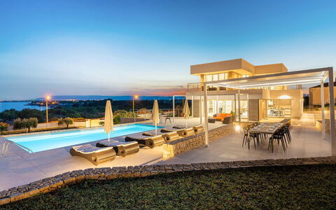 Villa Nina: Estate, Udvej, Villa, Mansion, Svømmepøl, Eco Hotel, Hotel, Penthouselejlighed, Ferieby