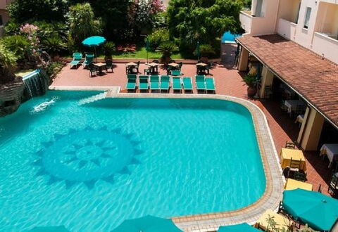 Apartments In Golfo Orosei: Svømmepøl, Vand, Udvej, Stad, Møbel, Eco Hotel, Thermae, Fritid, Udendørs Møbler, Water Feature