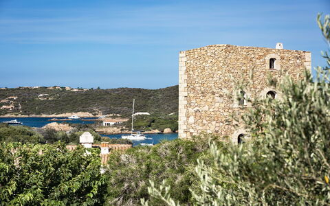 Porto Cervo Apartments Wifi And Ac: Kyst, Coastal Og Oceaniske Landskabsformer, Hav, Kyst, Bugt, Stenmur, Slot, Promontory