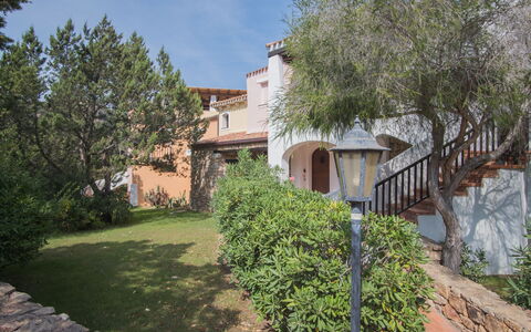 Porto Cervo Apartments Wifi And Ac: Busk, Have, Estate, Hacienda, Landscaping, Gård, Skygge, Backyard, Villa, Gårdsplads