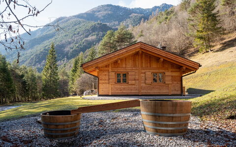 Baita Piciola: Træ, Hus, Sommerhus, Hytte, Tag, Landdistrikt, Bjælkehytte, Hill Station, Skur, Garden Bygninger