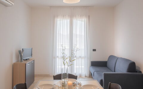 Le Fontane Apartments In Villasimius: Indretning, Møbel, Gulvbelægning, Etage, Træ, Værelse, Loft, Belysning, Lejlighed, Stue