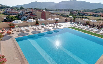 Le Fontane Apartments In Villasimius: Svømmepøl, Udvej, Udendørs Møbler, Thermae, Liggestol, Fritid, Hotel, Paraply, Ferieby, Badeby