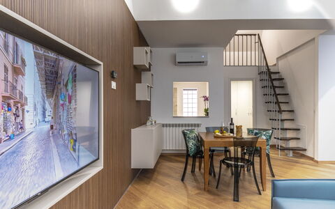 Suite Trastevere: Indretning, Gulvbelægning, Loft, Møbel, Etage, Belysning, Lejlighed, Værelse, Couch, Stue