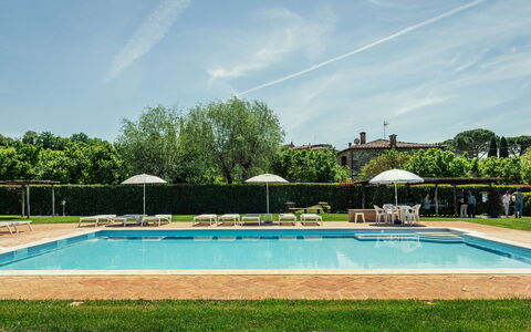 La Pergola: Svømmepøl, Udvej, Have, Fritid, Eco Hotel, Estate, Hacienda, Udendørs Møbler, Lawn, Landscaping