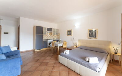 Appartamento Timo: Indretning, Møbel, Gulvbelægning, Seng, Etage, Soveværelse, Værelse, Træ, Loft, Sengetøj