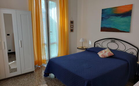 Casa Annalù With Garden, Wifi, Bogliasco: Møbel, Soveværelse, Seng, Indretning, Etage, Sengetøj, Gulvbelægning, Sengetøj, Værelse, Sengetøj