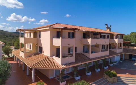 Golfo Aranci Apartments With Ac: Boligområde, Estate, Udvej, Villa, Eco Hotel, Hacienda, Hotel, Altan, Mansion, Udendørs Møbler