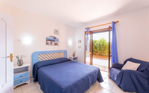 Golfo Aranci Apartments With Ac: Møbel, Lejlighed, Udvej, Stol, Soveværelse, Hotel, Seng, Villa, Sengetøj, Bed Frame