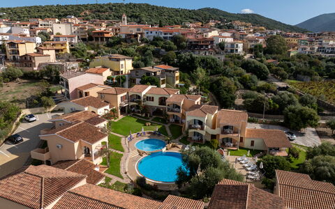 Apartment Sardinia Seaside Ac And Wifi: Udvej, Svømmepøl, Ferieby, Villa